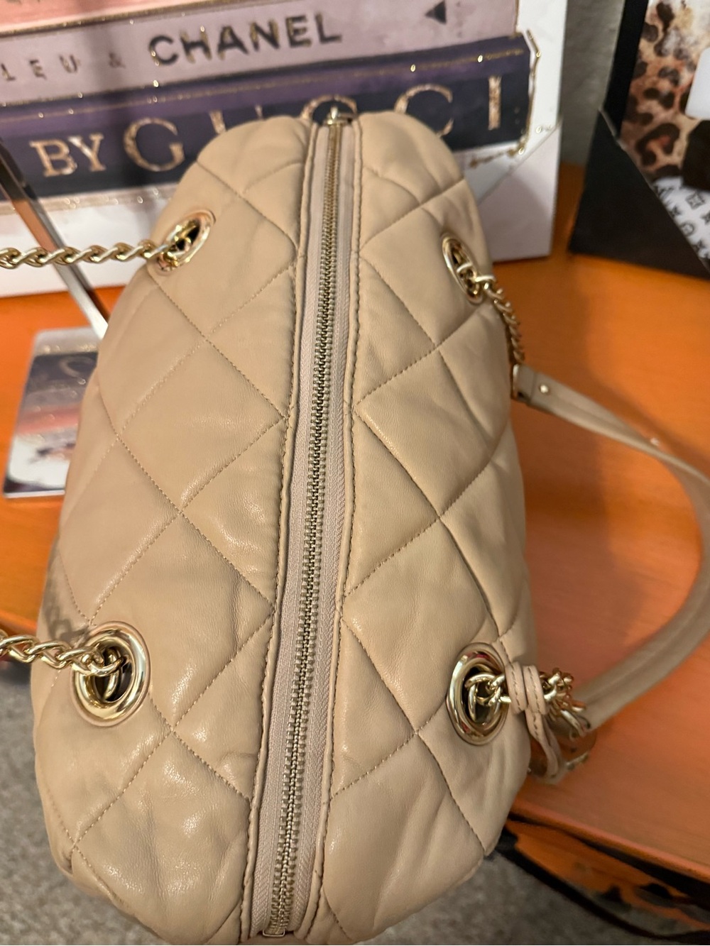 Michael Kors Quilted Beige Leather Shoulder Bag with Gold Hardware VGUC - Picture 8 of 13